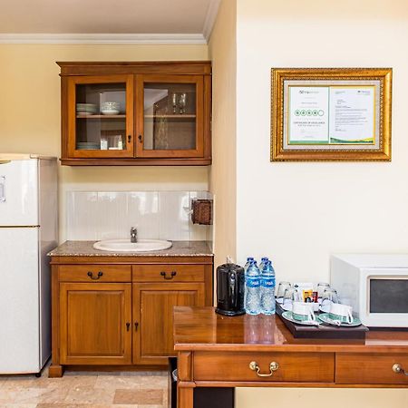 Hotel Kumala Pantai Легиан Екстериор снимка