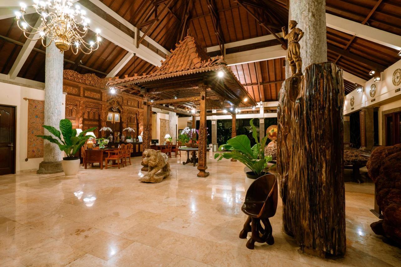 Hotel Kumala Pantai Легиан Екстериор снимка
