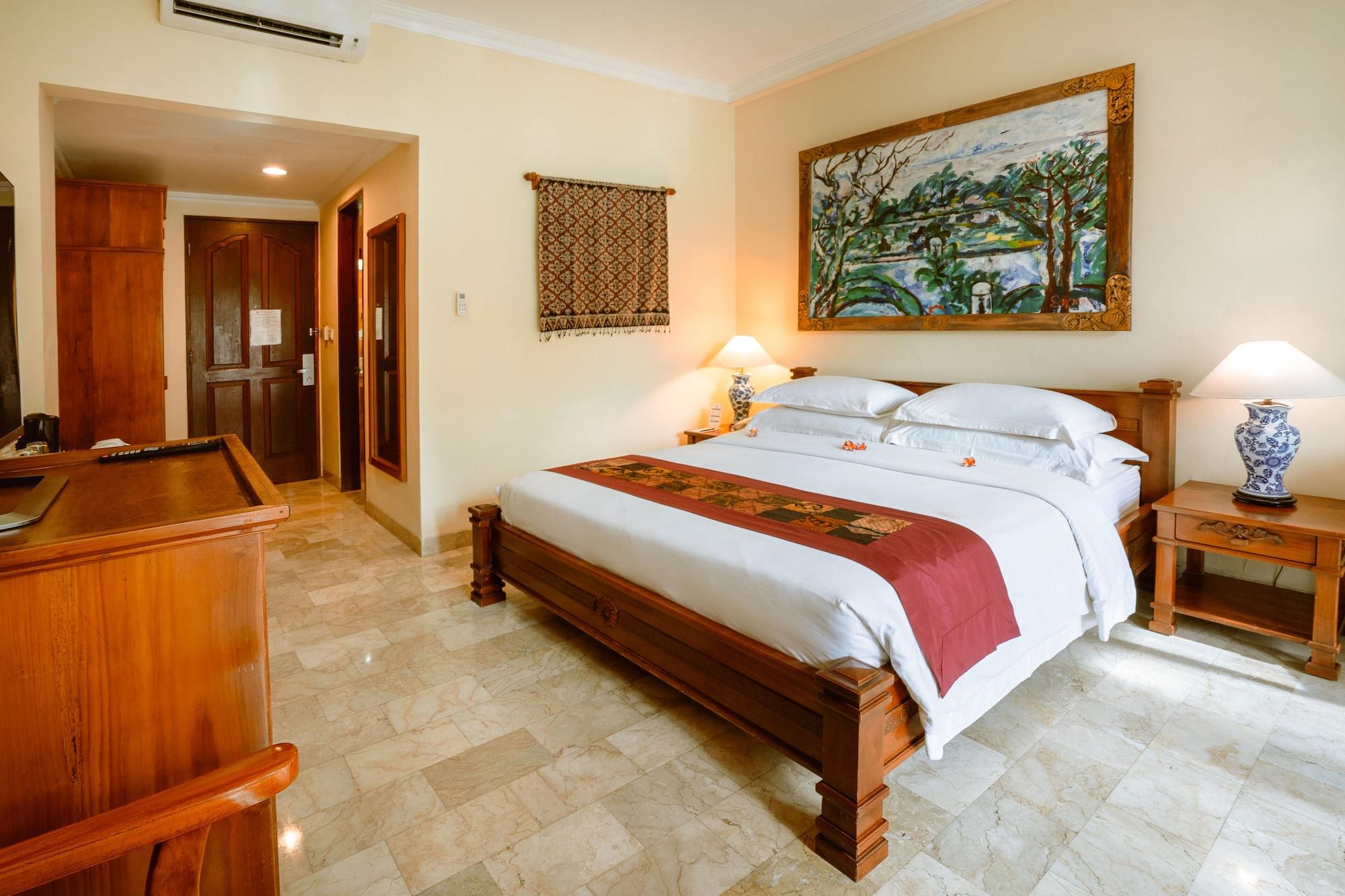Hotel Kumala Pantai Легиан Екстериор снимка