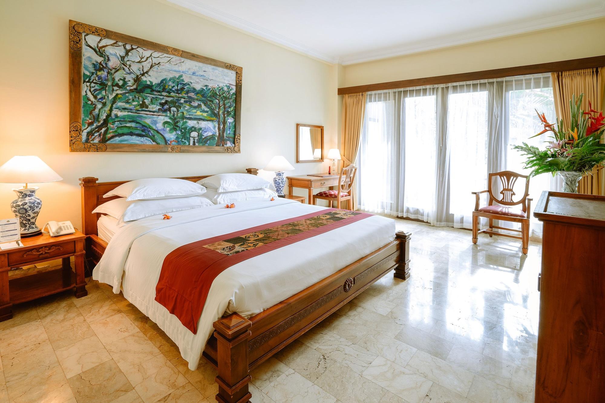 Hotel Kumala Pantai Легиан Екстериор снимка