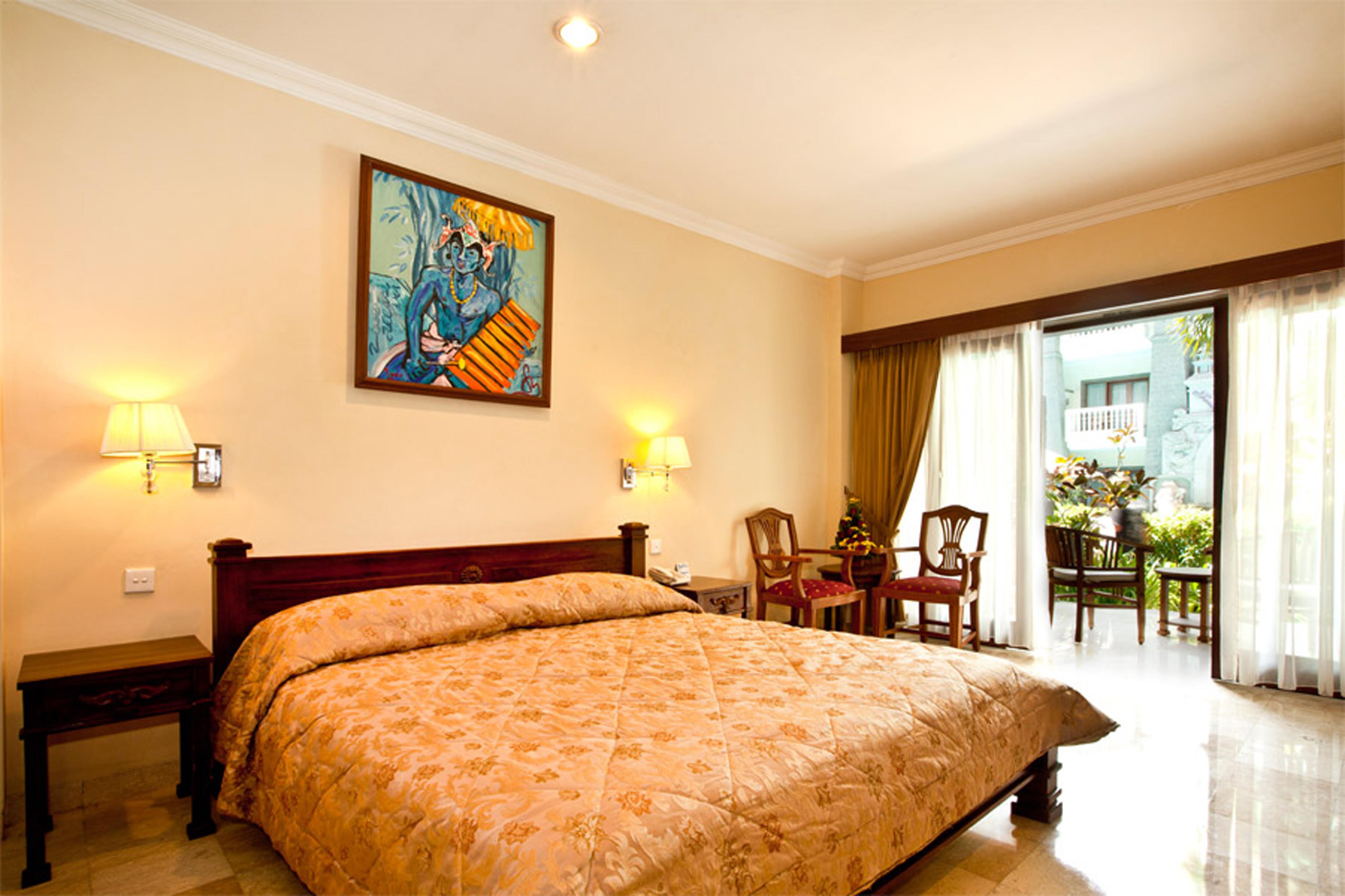 Hotel Kumala Pantai Легиан Екстериор снимка
