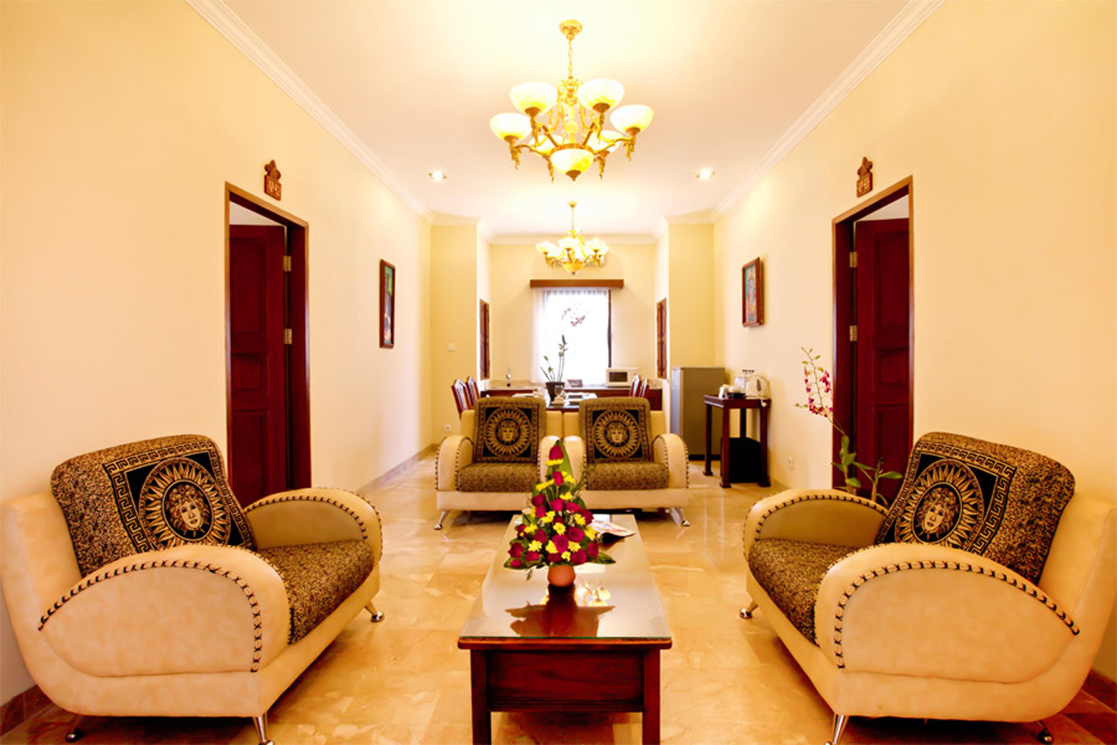 Hotel Kumala Pantai Легиан Екстериор снимка