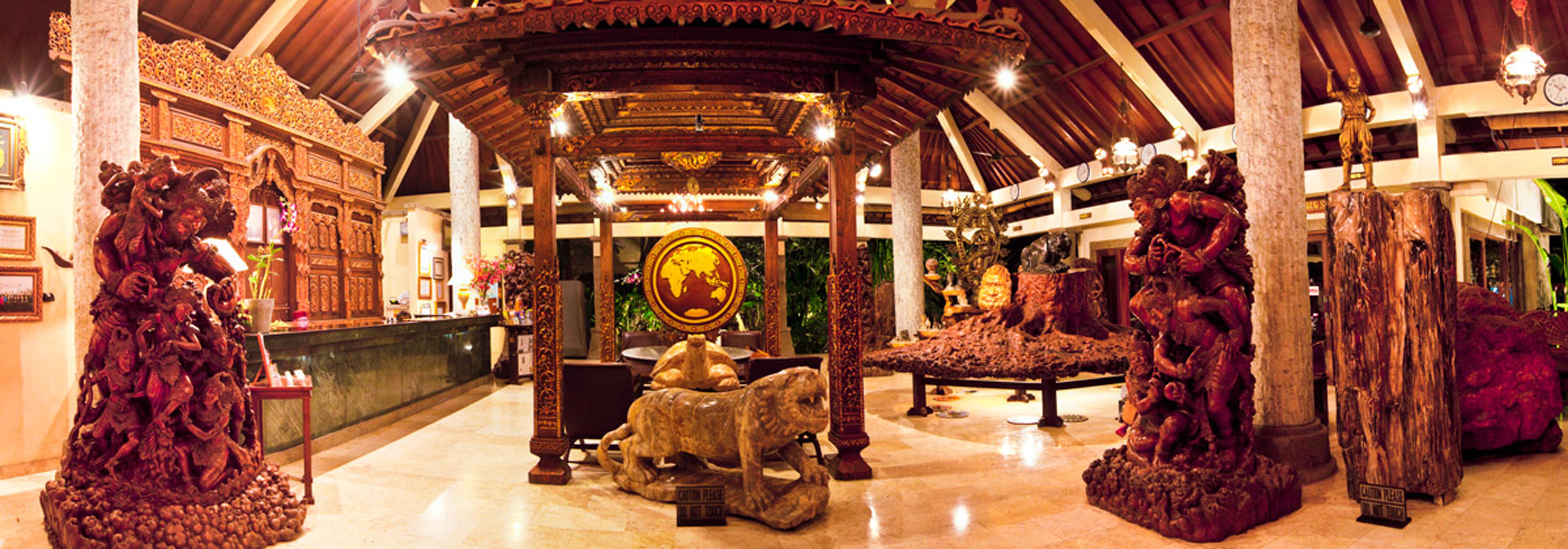 Hotel Kumala Pantai Легиан Екстериор снимка