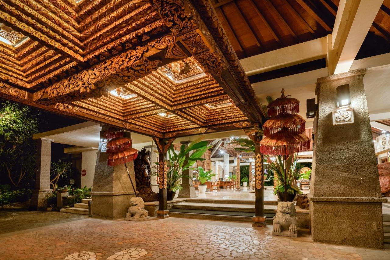 Hotel Kumala Pantai Легиан Екстериор снимка