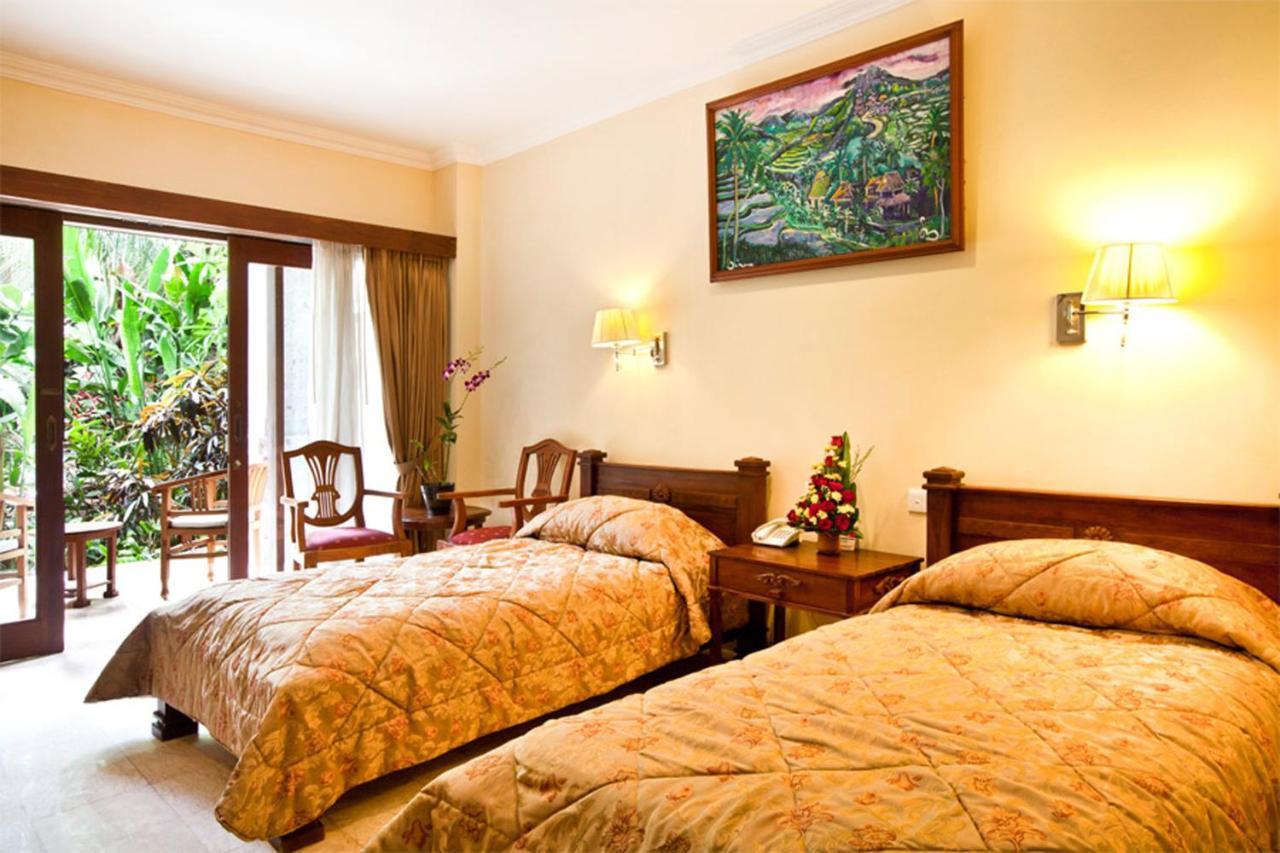 Hotel Kumala Pantai Легиан Екстериор снимка