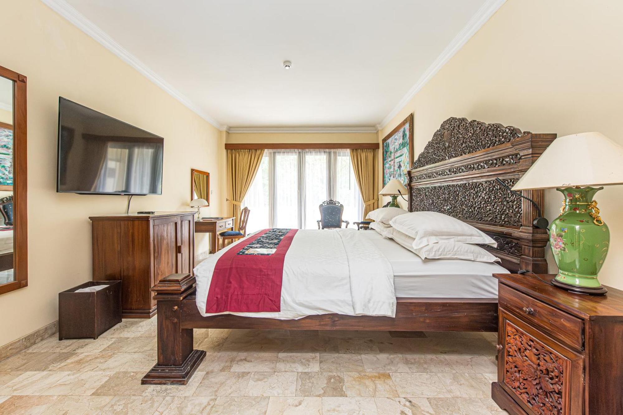 Hotel Kumala Pantai Легиан Екстериор снимка